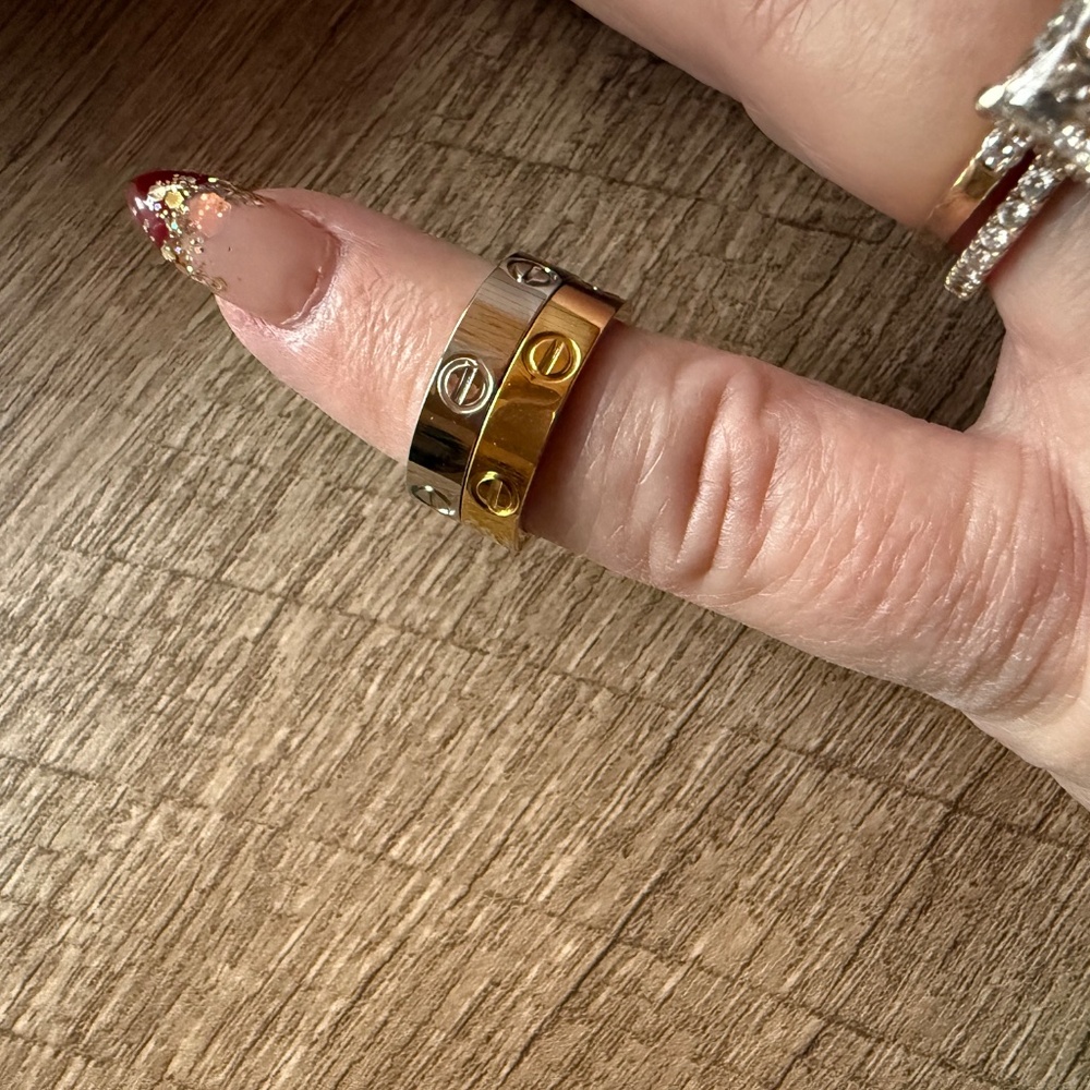 ๐๐ฉถ Gold & Silver Love Rings Size 5 Set - Picture 6 of 7